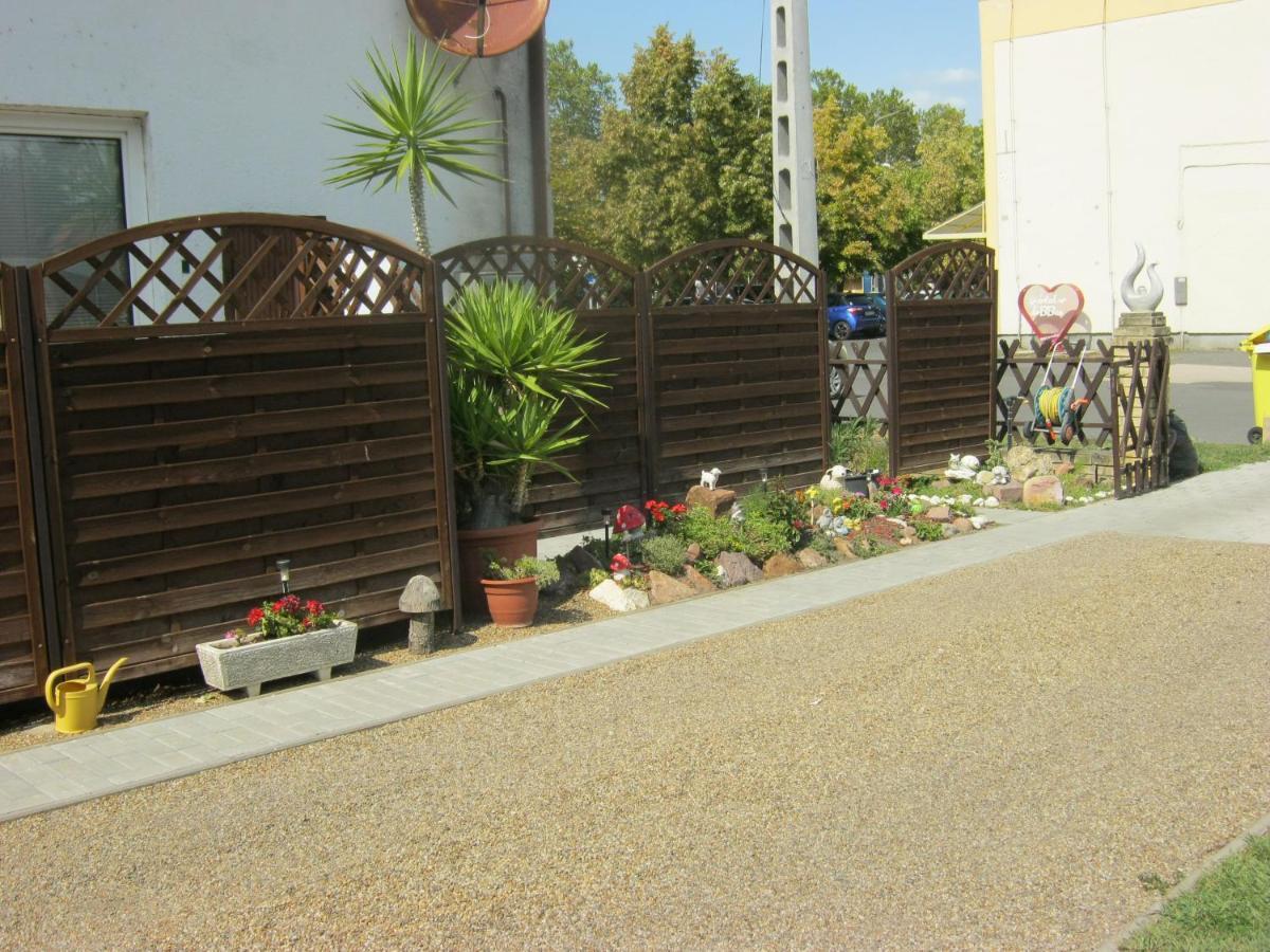 Kitti Apartman Balatonboglár Exterior foto